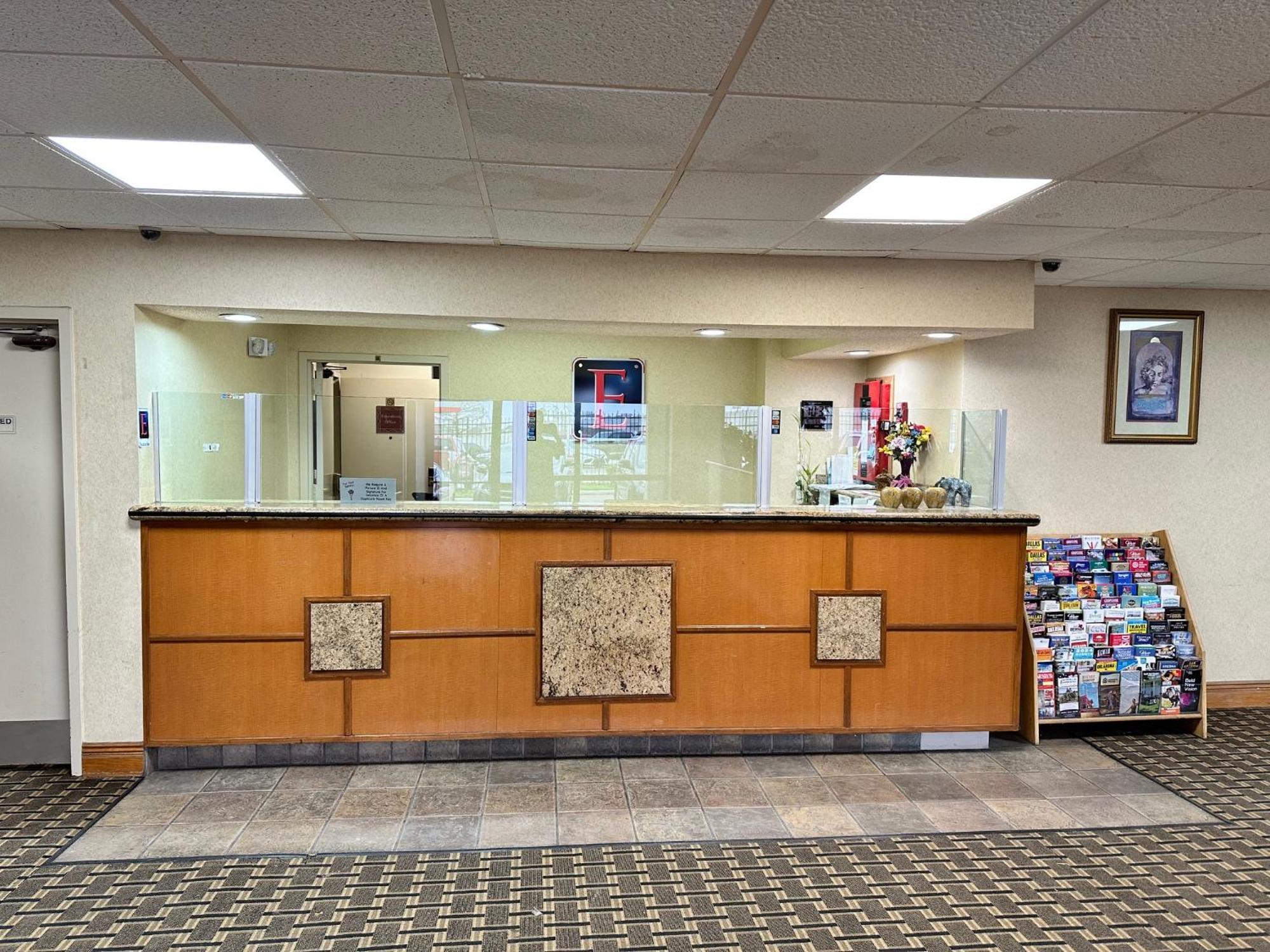 Executive Inn Dallas Bagian luar foto