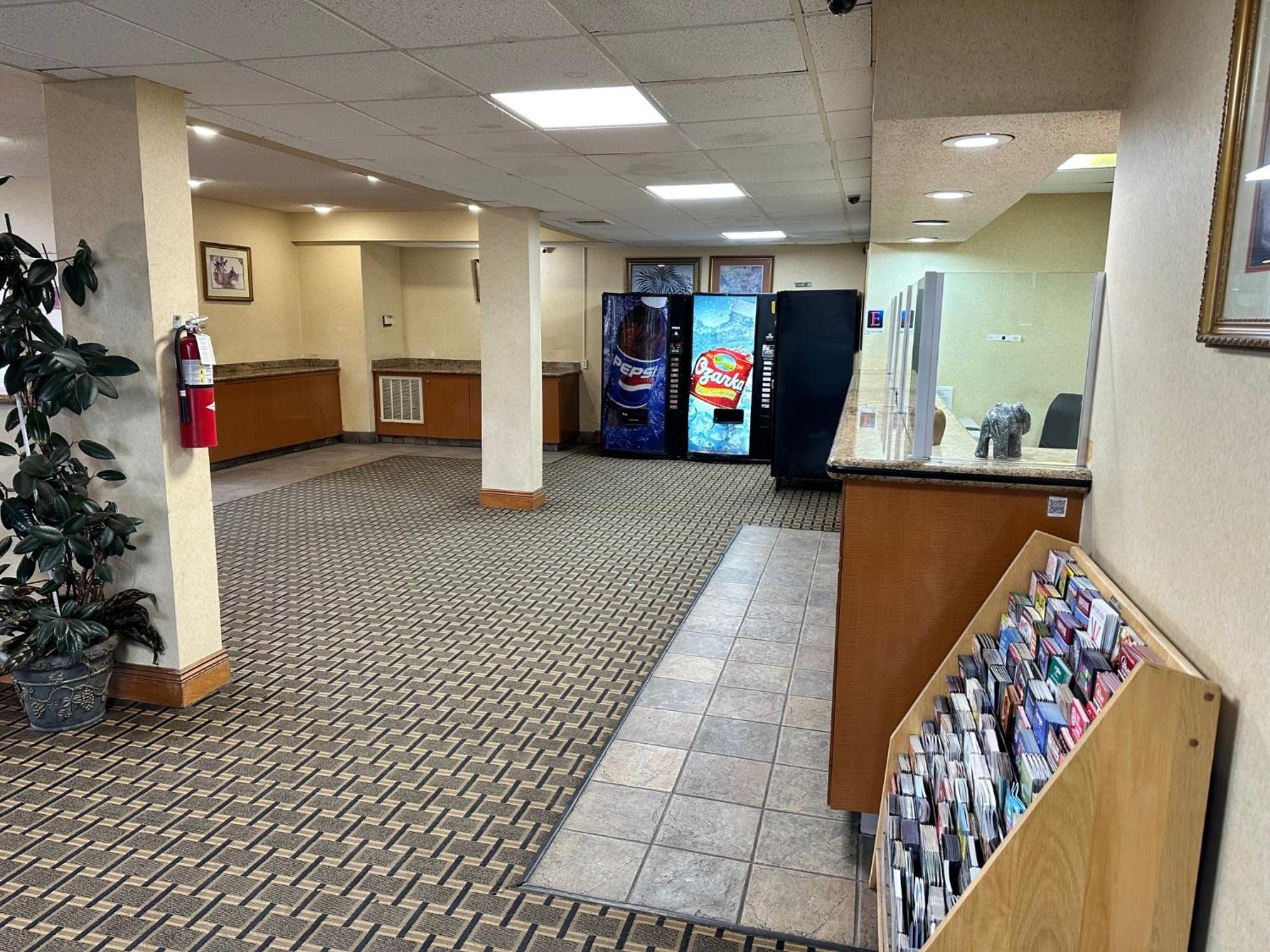 Executive Inn Dallas Bagian luar foto